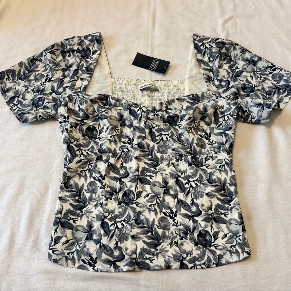 NEW Abercrombie & Fitch Small Floral Smocked Flutter Sleeve Blouse Y2K Peasant